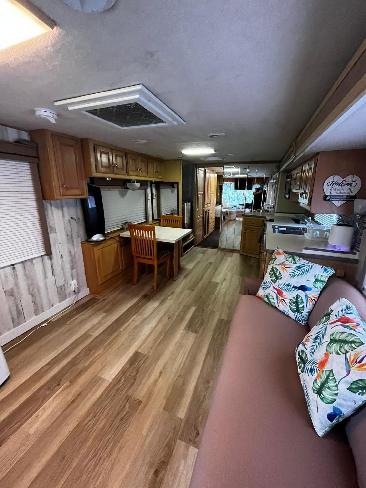 Remodeled And Comfortable Rv - Free Parking Miami Exterior photo